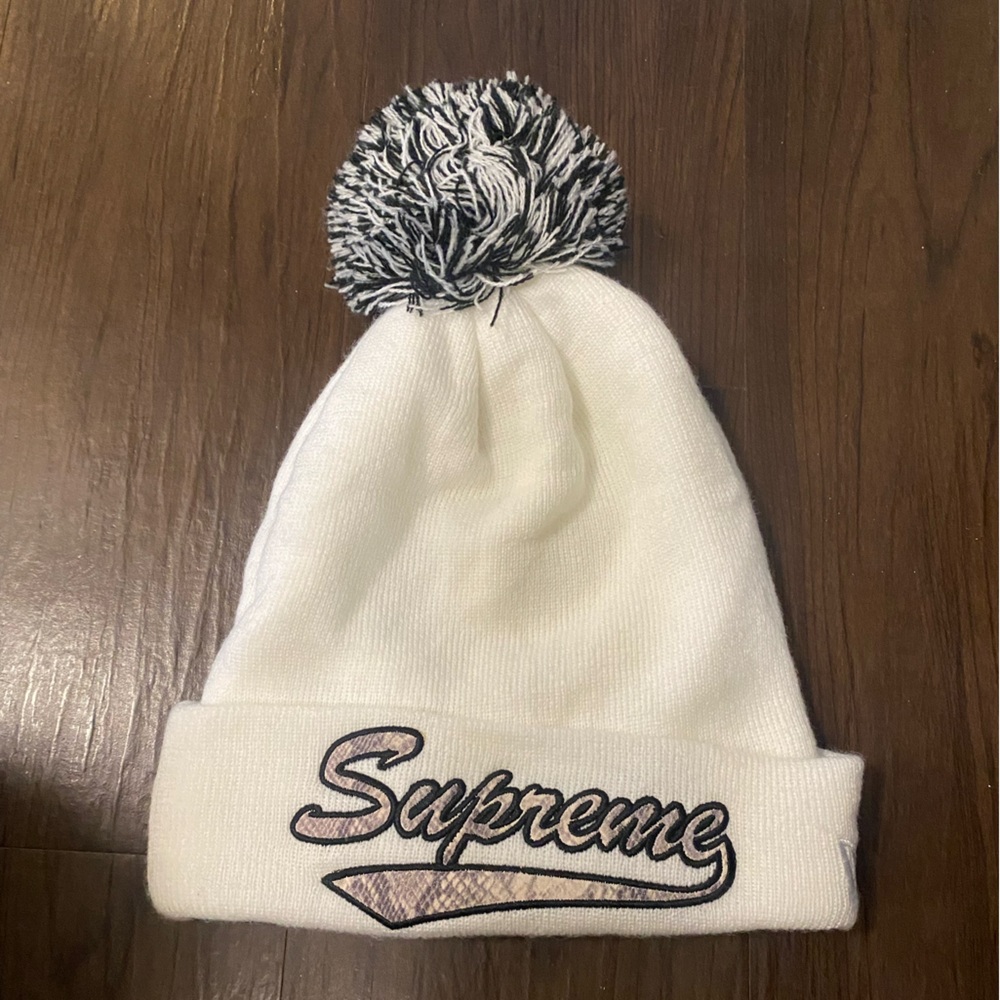 NEVER WORN Supreme White Beanie with Snake-print Logo & Multi Pom Pom